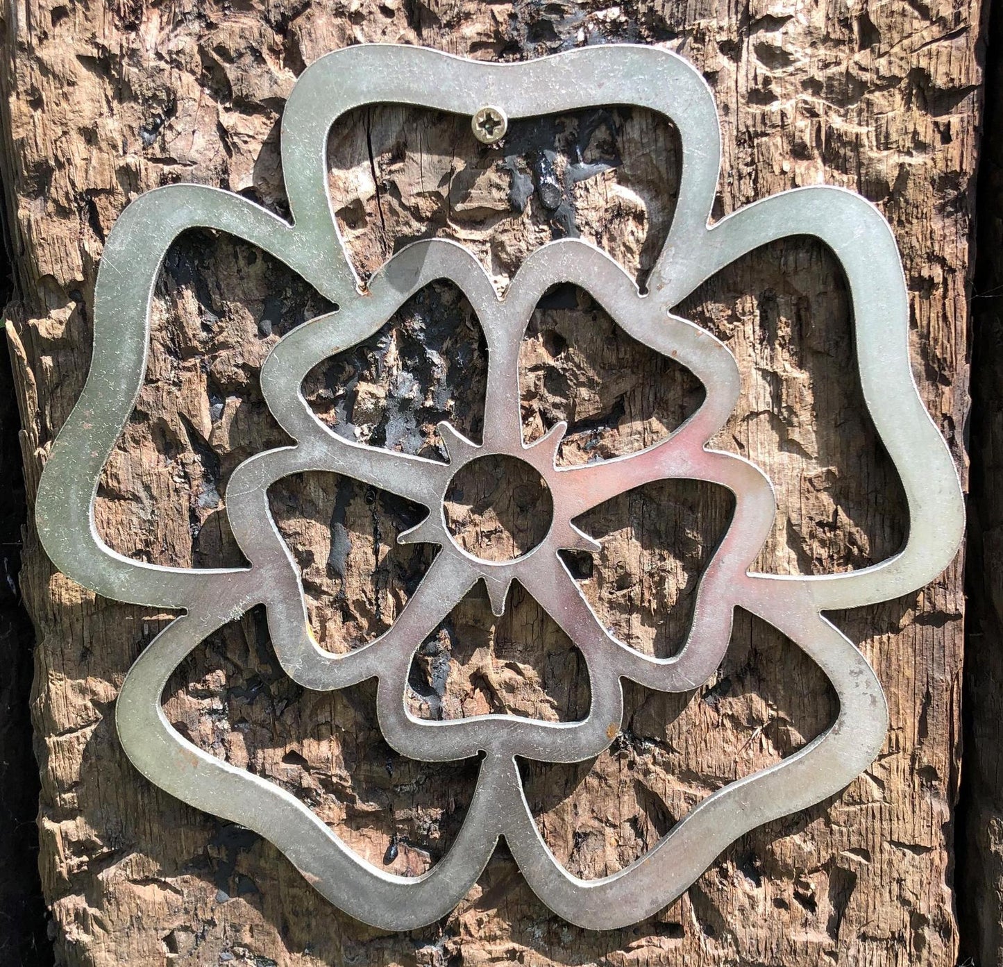 Steel Yorkshire Rose for Home and Garden. A perfectly packaged gift for any occasion.