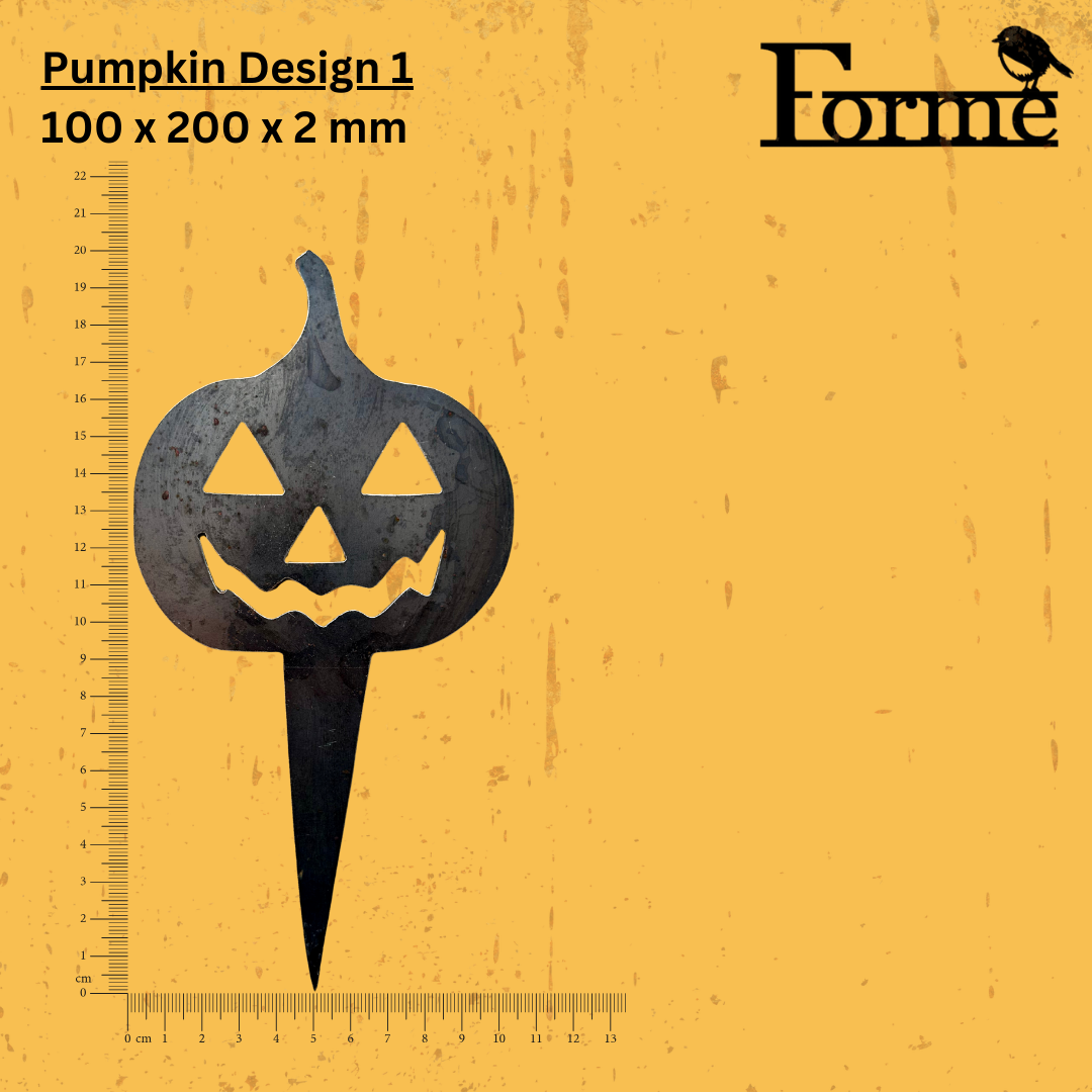 Metal pumpkin design with a measurement scale on a yellow background, featuring the brand 'Forme'.