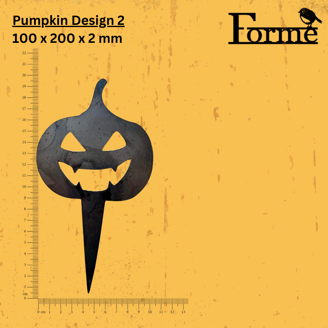 Metal pumpkin design with a measurement scale on a yellow background, featuring the brand 'Forme'.