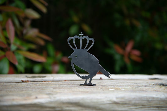 Liz The Royal Robin - Fence Topper  Queen  Garden Ornament  Rusty Art  Metal Birds memorial commemoration Elizabeth . Pot Spike