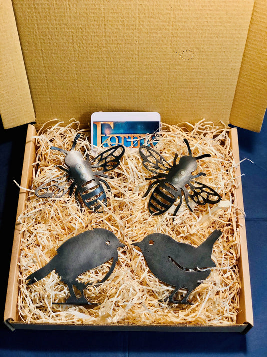 Bird's and Bee's Gift Set . Steel . Garden decor . Bee Keeper . Robin . Wren . Value Gift Set . Mothers Day