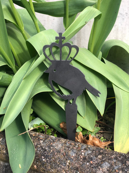 Liz The Royal Robin - Fence Topper  Queen  Garden Ornament  Rusty Art  Metal Birds memorial commemoration Elizabeth . Pot Spike