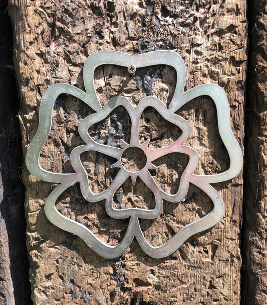 Steel Yorkshire Rose for Home and Garden. A perfectly packaged gift for any occasion.