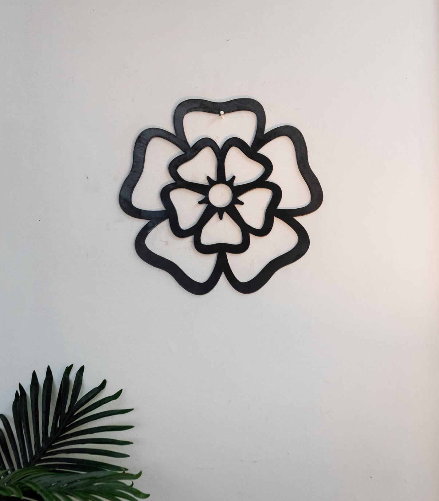 Steel Yorkshire Rose for Home and Garden. A perfectly packaged gift for any occasion.